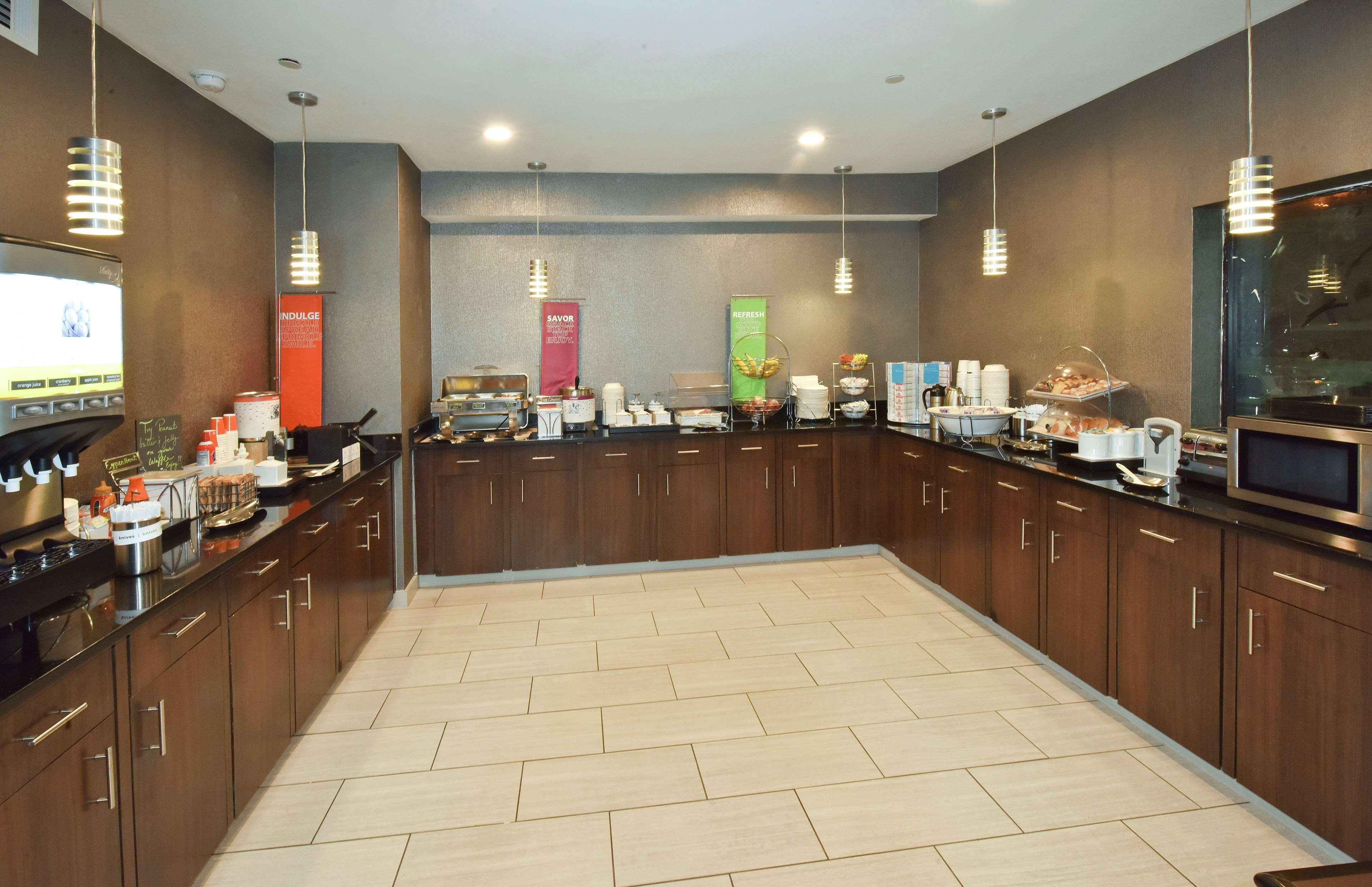 Hampton Inn Madison Exteriör bild